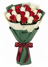 Букет Микс из красных и белых роз в Старая Ведуге