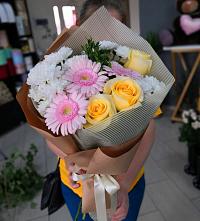 Букет цветов из:  Герберы, Розы и Хризантемы в Старая Ведуге
