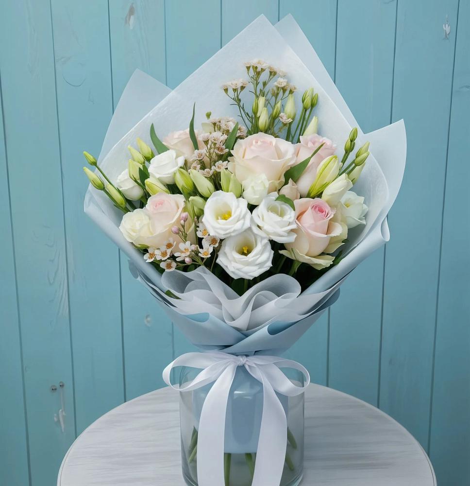 Букет цветов из: Розы и Лизиантусы в Старая Ведуге