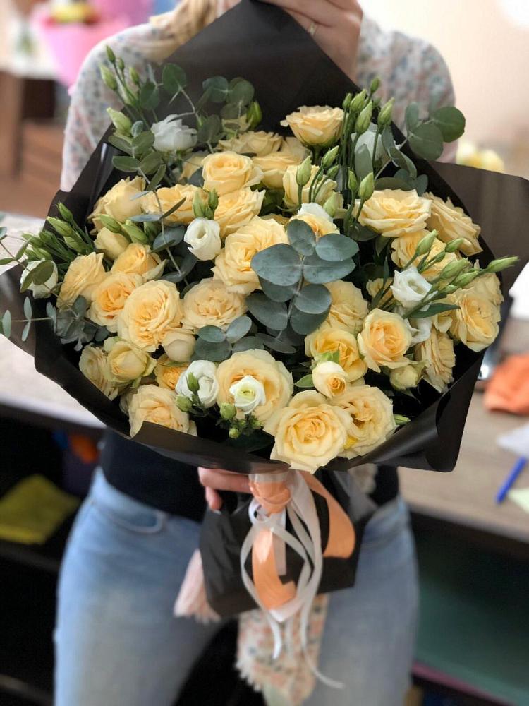 Букет цветов из: Розы и Лизиантусы в Старая Ведуге