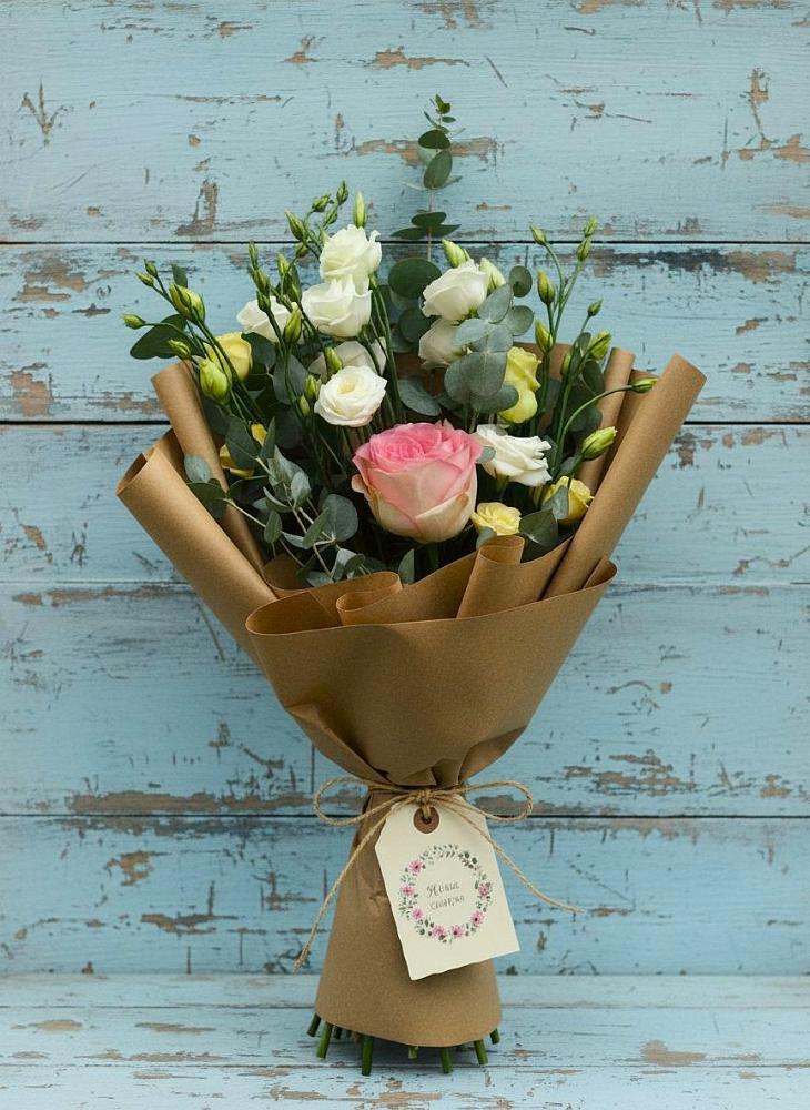 Букет цветов из: Розы и Лизиантусы в Старая Ведуге