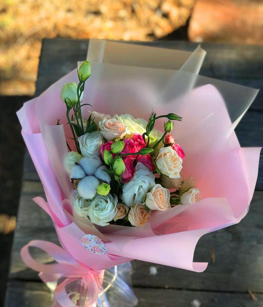 Букет цветов из: Розы и Лизиантусы в Старая Ведуге