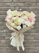 Букет цветов из:  Гвоздики, Розы, Лизиантусы и Хризантемы в Старая Ведуге