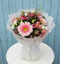 Букет цветов из:  Герберы, Альстромерии и Лизиантусы в Старая Ведуге