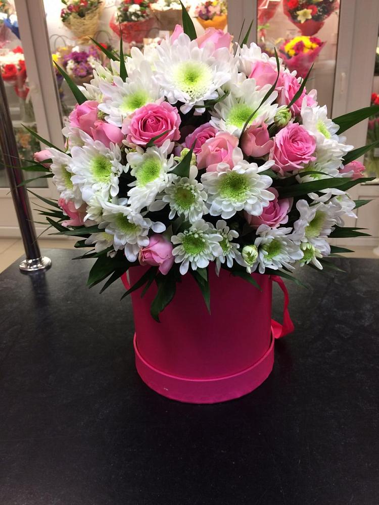 Цветочная композиция из Розы и Хризантемы в шляпной коробке в Старая Ведуге