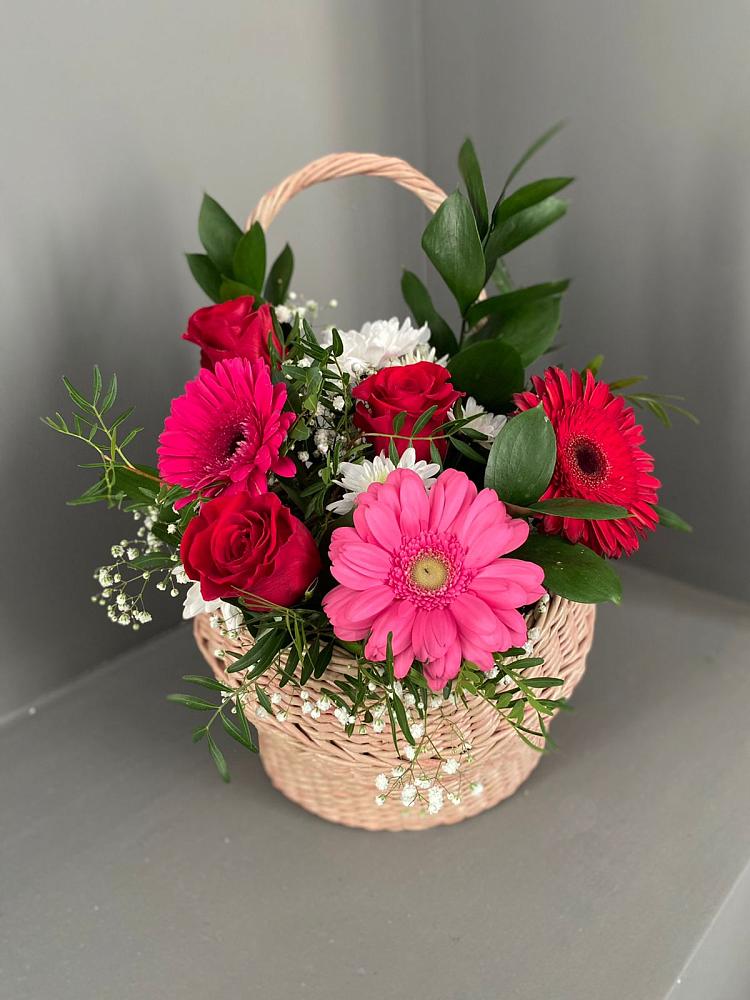 Цветочная композиция из Розы, Хризантемы и Герберы в корзине в Старая Ведуге