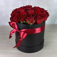 Цветочная композиция из Розы в шляпной коробке в Старая Ведуге