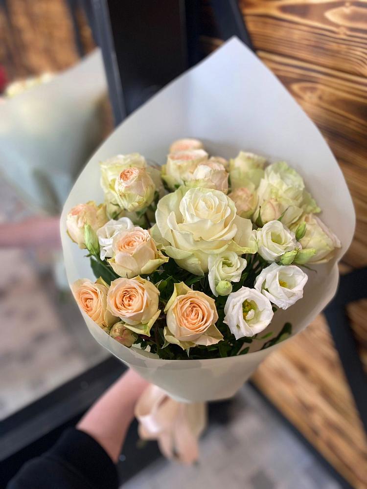 Букет цветов из: Розы и Лизиантусы в Старая Ведуге